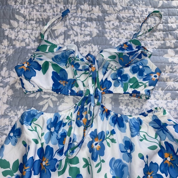 Princess Polly Floral Dress - Picture 2 of 4